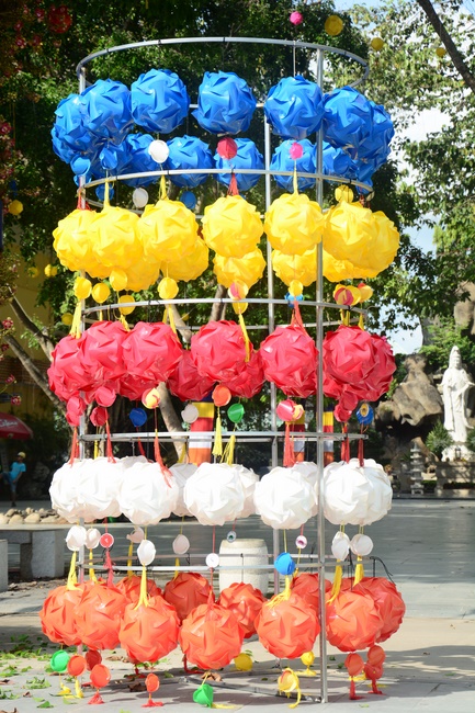 Preparing for the Great Ceremony of Buddha's Birthday (part 3)