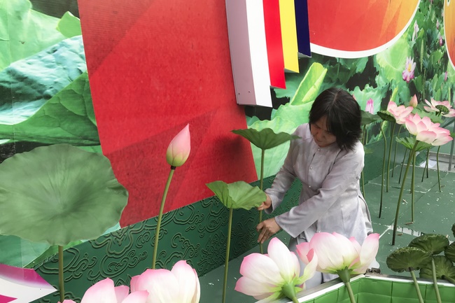 Preparing for the Great Ceremony of Buddha's Birthday (part 3)