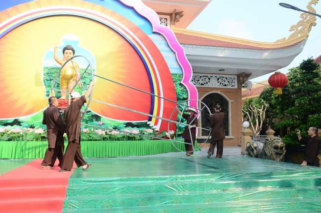 Preparing for the Great Ceremony of Buddha's Birthday (part 3)