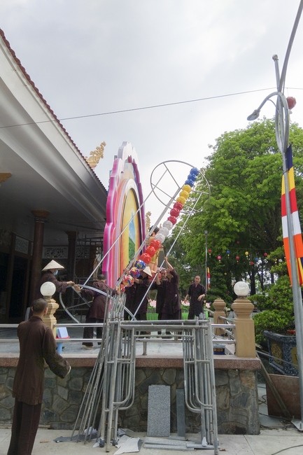 Preparing for the Great Ceremony of Buddha's Birthday (part 3)