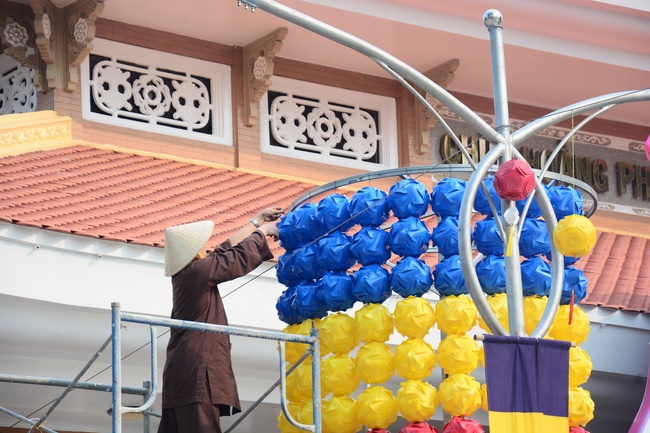 Preparing for the Great Ceremony of Buddha's Birthday (part 3)