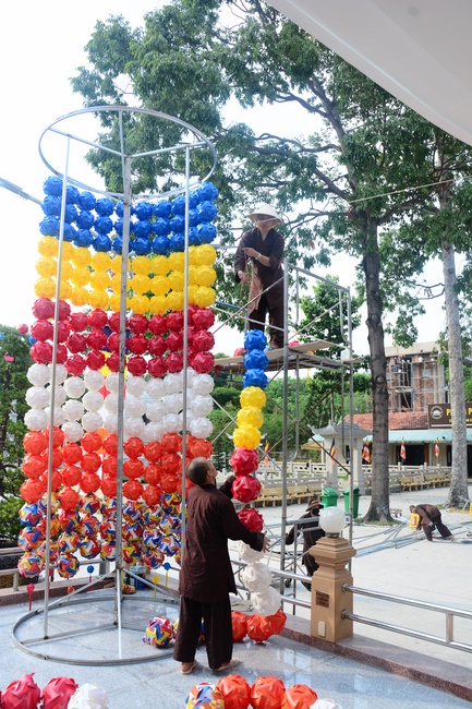 Preparing for the Great Ceremony of Buddha's Birthday (part 3)