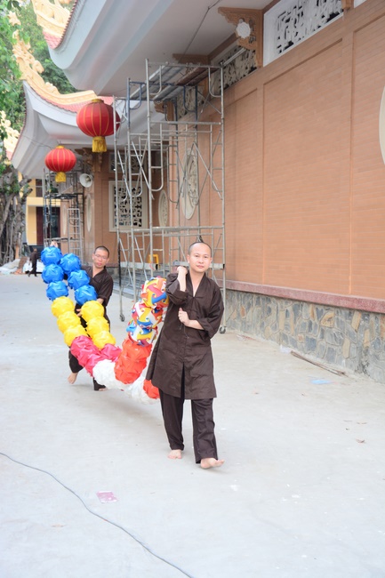 Preparing for the Great Ceremony of Buddha's Birthday (part 3)