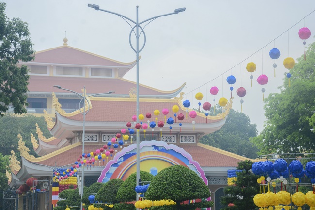 Preparing for the Great Ceremony of Buddha's Birthday (part 3)