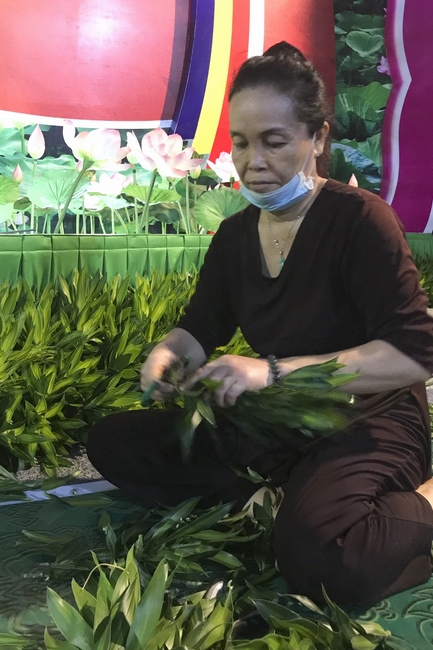 Preparing for the Great Ceremony of Buddha's Birthday (part 3)