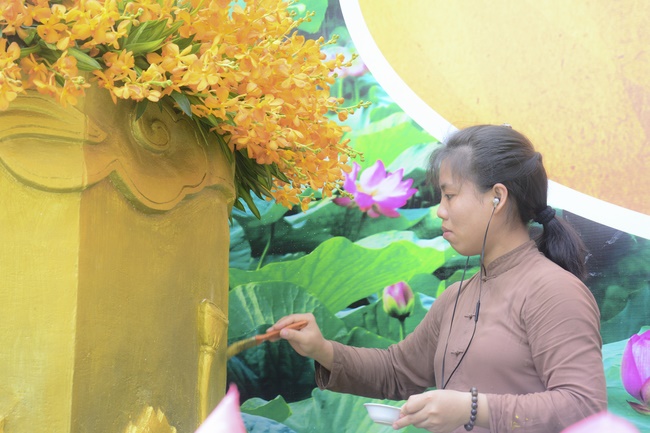 Preparing for the Great Ceremony of Buddha's Birthday (part 3)