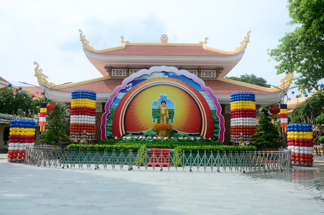 Preparing for the Great Ceremony of Buddha's Birthday (part 3)
