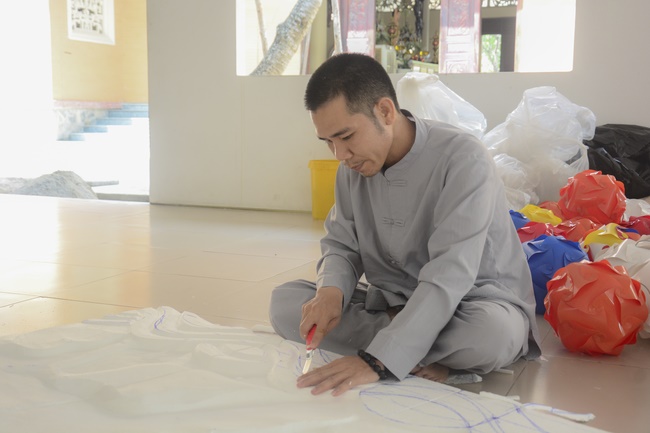 Preparing for the Great Ceremony of Buddha's Birthday (part 3)