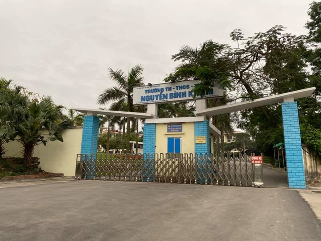 Tieu Dao Pagoda donating medical masks to schools