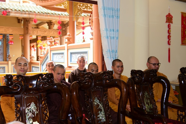 Donating support to Gia Lai Buddhist Intermediate School.