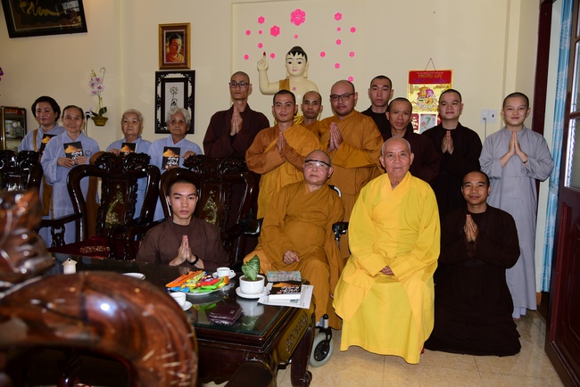 Donating support to Gia Lai Buddhist Intermediate School.