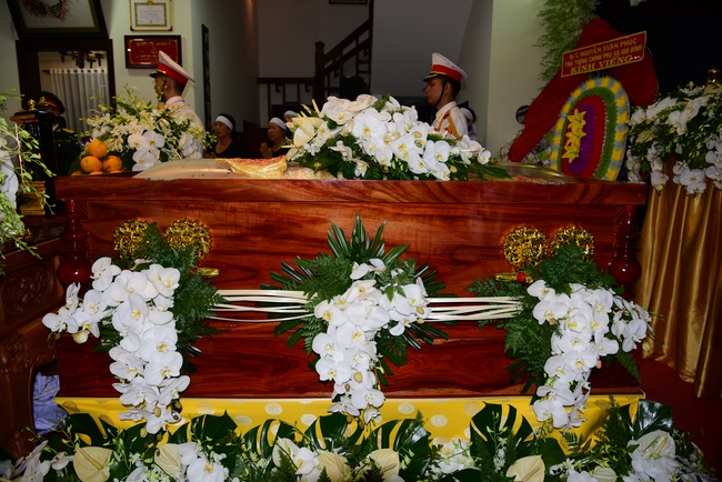 Visit the funeral and moving coffin in District 2, Ho Chi Minh City