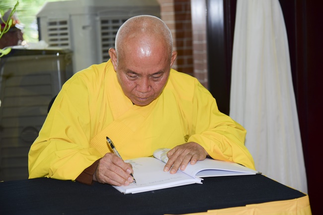 Visit the funeral and moving coffin in District 2, Ho Chi Minh City