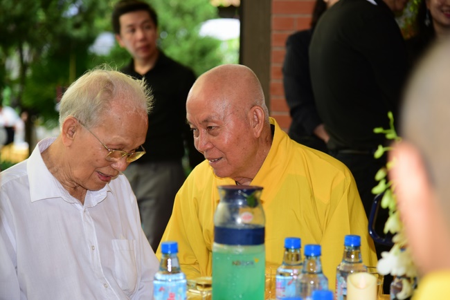 Visit the funeral and moving coffin in District 2, Ho Chi Minh City