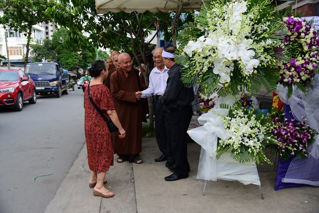 Visit the funeral and moving coffin in District 2, Ho Chi Minh City