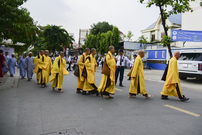 Visit the funeral and moving coffin in District 2, Ho Chi Minh City