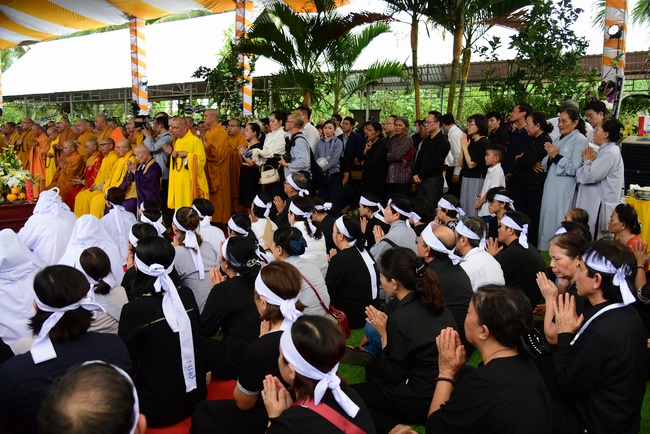 Visit the funeral and moving coffin in District 2, Ho Chi Minh City