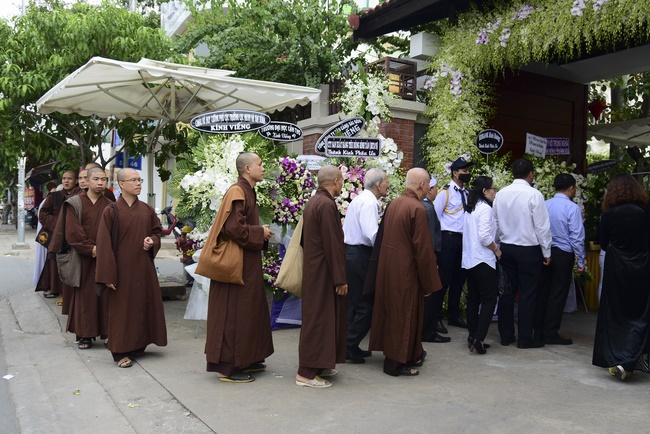 Visit the funeral and moving coffin in District 2, Ho Chi Minh City