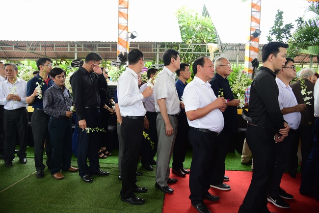 Visit the funeral and moving coffin in District 2, Ho Chi Minh City