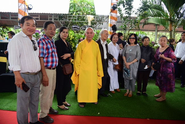 Visit the funeral and moving coffin in District 2, Ho Chi Minh City