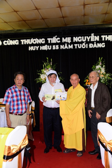 Visit the funeral and moving coffin in District 2, Ho Chi Minh City