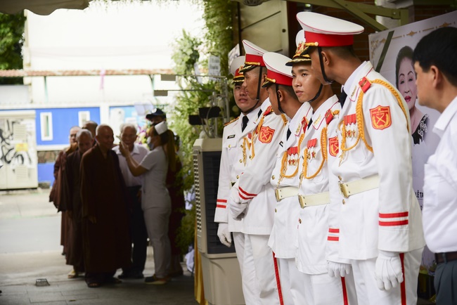 Visit the funeral and moving coffin in District 2, Ho Chi Minh City