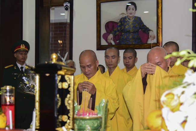 Visit the funeral and moving coffin in District 2, Ho Chi Minh City