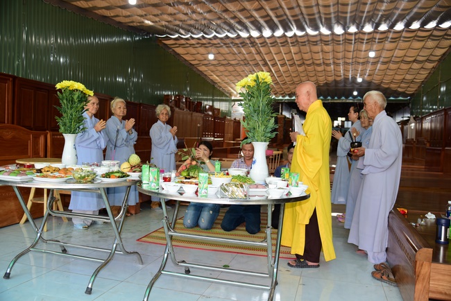 Shop opening ceremony and the rite praying for peacefulness.