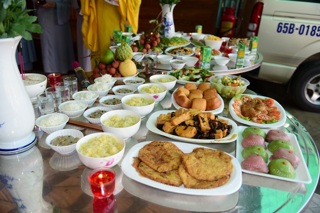 Shop opening ceremony and the rite praying for peacefulness.