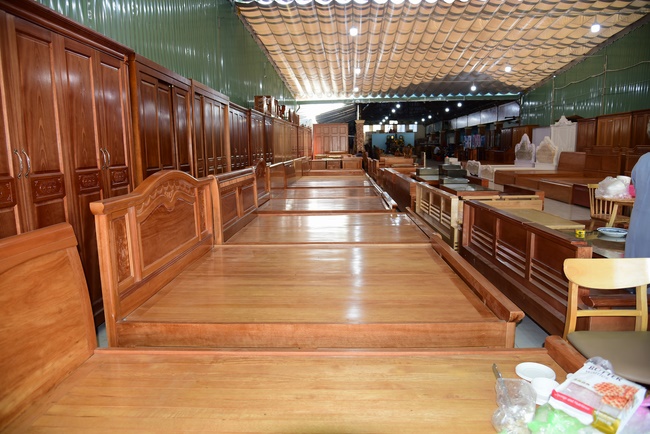 Shop opening ceremony and the rite praying for peacefulness.