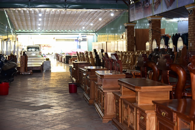 Shop opening ceremony and the rite praying for peacefulness.