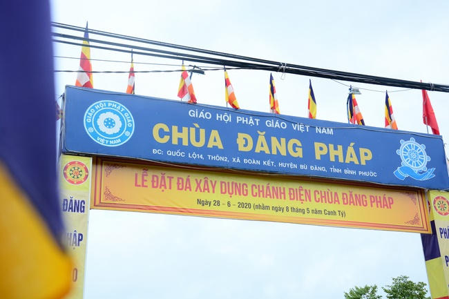 The ceremony of putting the first stone for construction of the main hall of Dang Phap pagoda in Binh Phuoc.