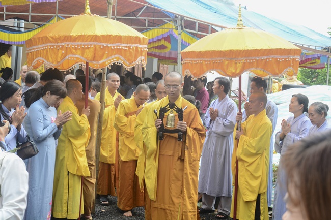 The ceremony of putting the first stone for construction of the main hall of Dang Phap pagoda in Binh Phuoc.