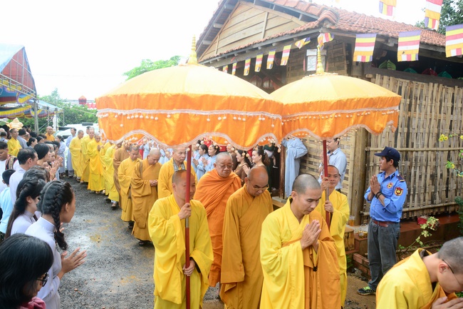 The ceremony of putting the first stone for construction of the main hall of Dang Phap pagoda in Binh Phuoc.