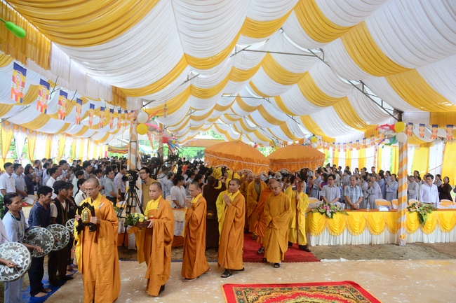 The ceremony of putting the first stone for construction of the main hall of Dang Phap pagoda in Binh Phuoc.