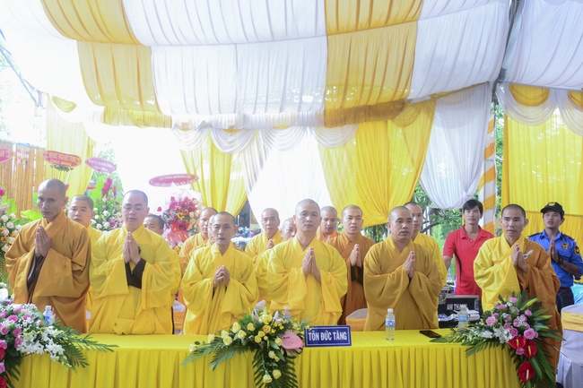 The ceremony of putting the first stone for construction of the main hall of Dang Phap pagoda in Binh Phuoc.