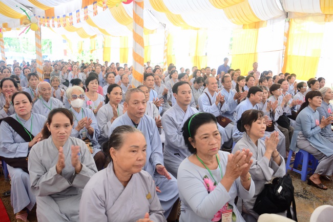The ceremony of putting the first stone for construction of the main hall of Dang Phap pagoda in Binh Phuoc.