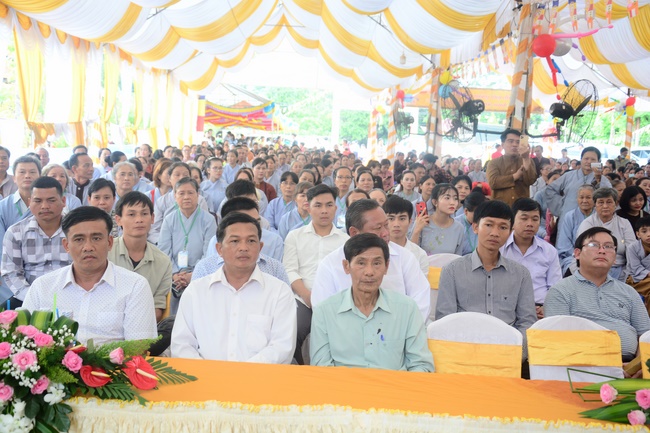 The ceremony of putting the first stone for construction of the main hall of Dang Phap pagoda in Binh Phuoc.