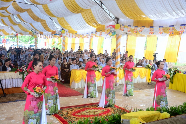 The ceremony of putting the first stone for construction of the main hall of Dang Phap pagoda in Binh Phuoc.