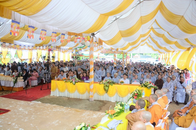 The ceremony of putting the first stone for construction of the main hall of Dang Phap pagoda in Binh Phuoc.