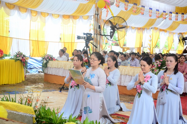 The ceremony of putting the first stone for construction of the main hall of Dang Phap pagoda in Binh Phuoc.