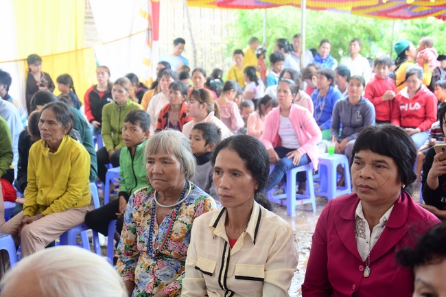 The ceremony of putting the first stone for construction of the main hall of Dang Phap pagoda in Binh Phuoc.