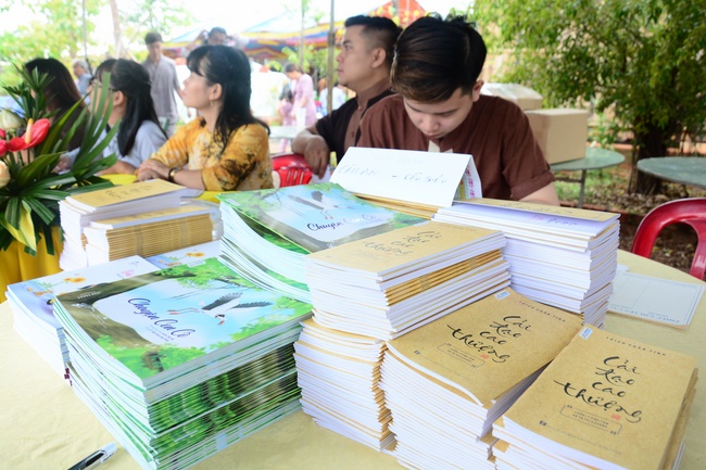 The ceremony of putting the first stone for construction of the main hall of Dang Phap pagoda in Binh Phuoc.