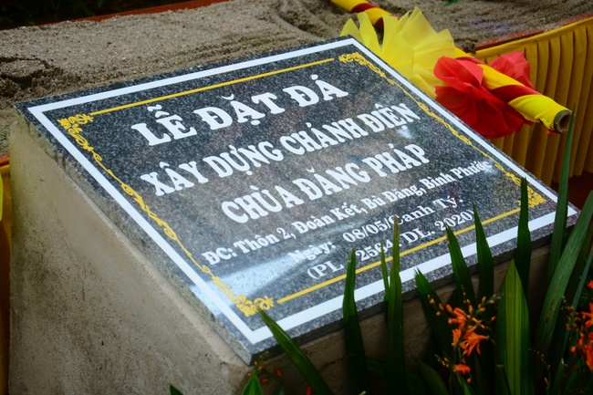The ceremony of putting the first stone for construction of the main hall of Dang Phap pagoda in Binh Phuoc.