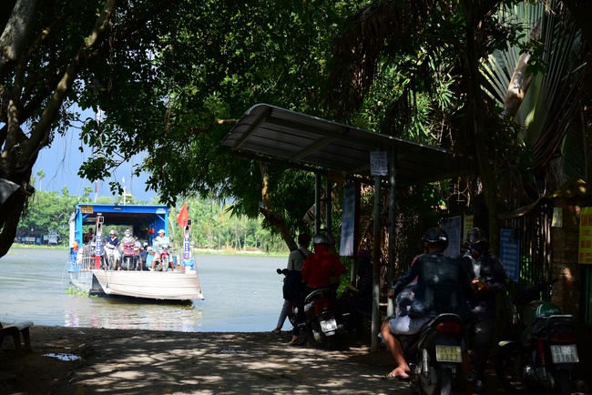 Releasing creatures and repentant ceremony at Minh Chat  ashram in Can Tho