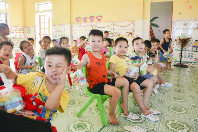 Vui tết thiếu nhi tại chùa Tây Khánh, Thái Bình