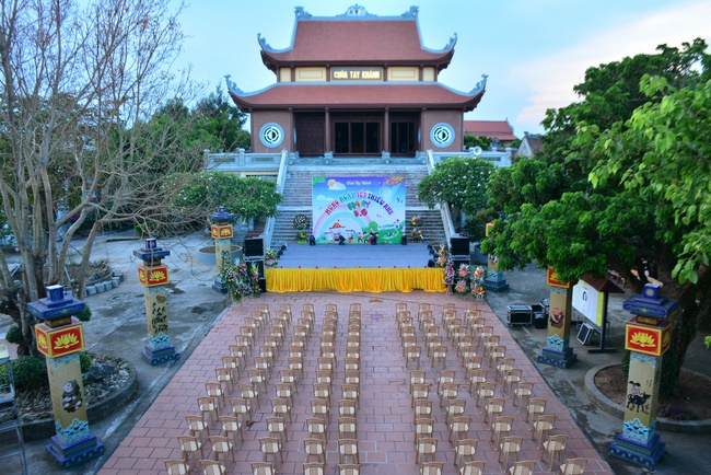 Vui tết thiếu nhi tại chùa Tây Khánh, Thái Bình