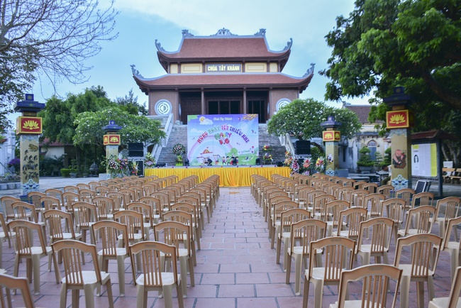 Vui tết thiếu nhi tại chùa Tây Khánh, Thái Bình