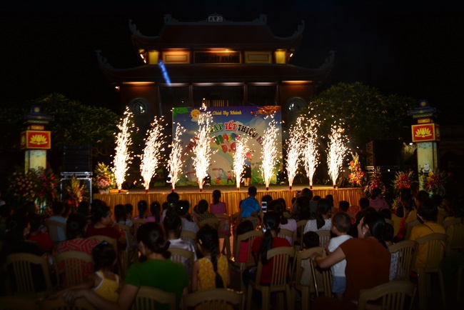 Vui tết thiếu nhi tại chùa Tây Khánh, Thái Bình