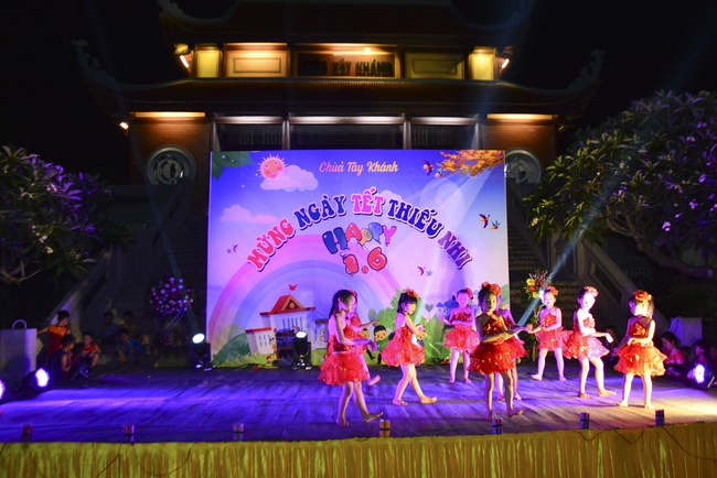 Vui tết thiếu nhi tại chùa Tây Khánh, Thái Bình